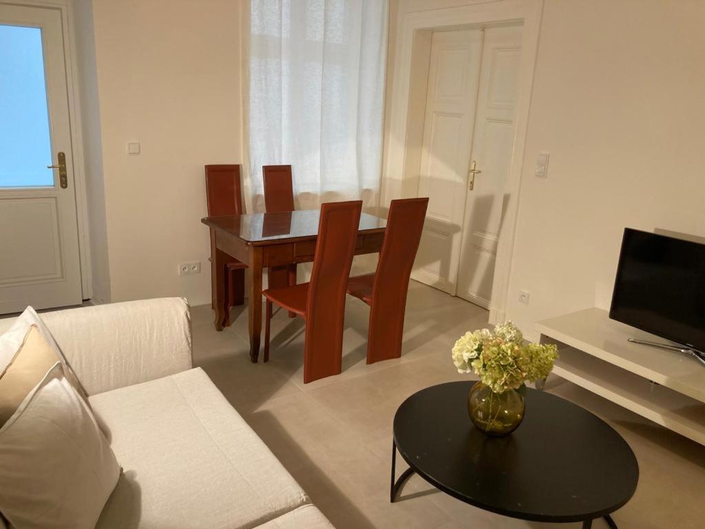 City Center Apartments Прага Экстерьер фото